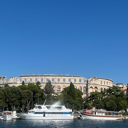 Lungo Mare Apartment With Terrace Pula Luaran gambar