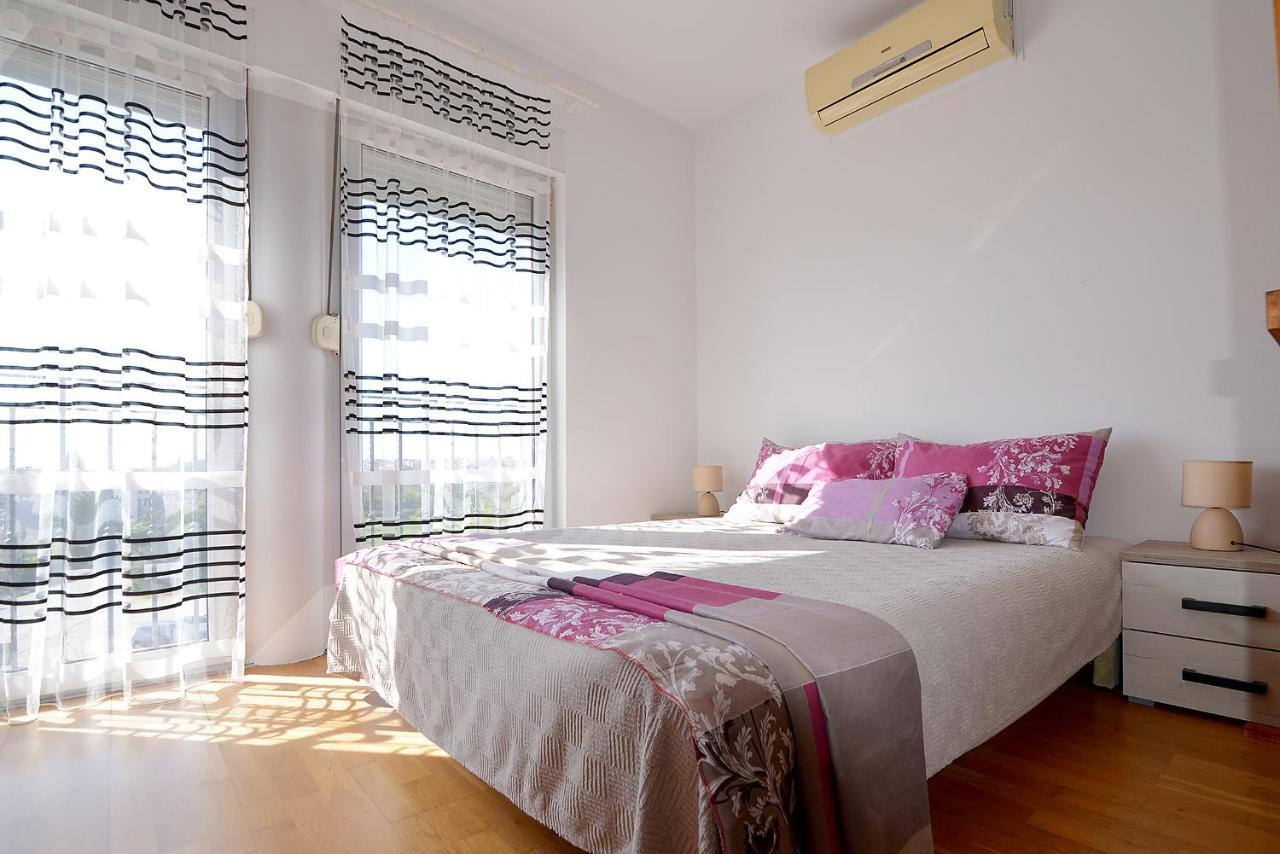 Lungo Mare Apartment With Terrace Pula Luaran gambar