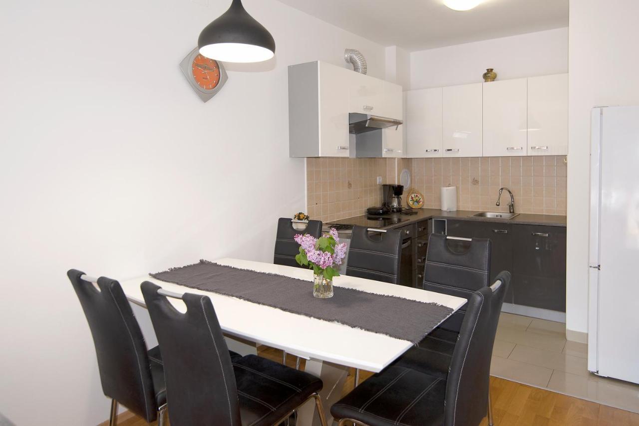 Lungo Mare Apartment With Terrace Pula Luaran gambar