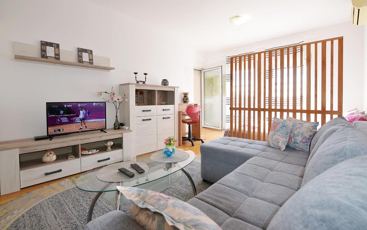 Lungo Mare Apartment With Terrace Pula Luaran gambar