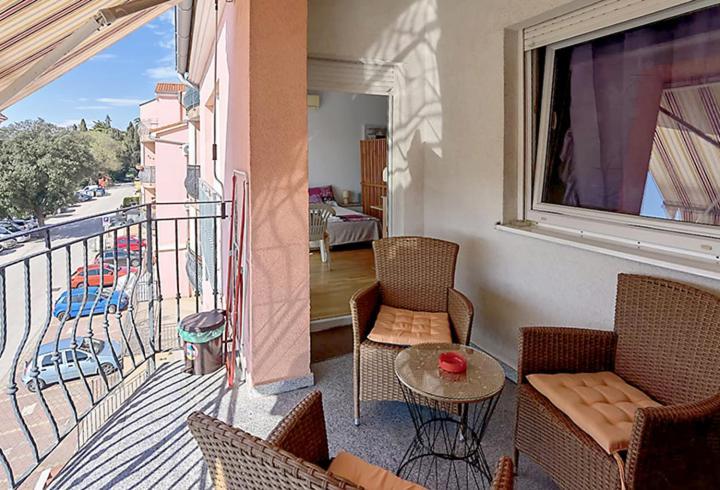 Lungo Mare Apartment With Terrace Pula Luaran gambar