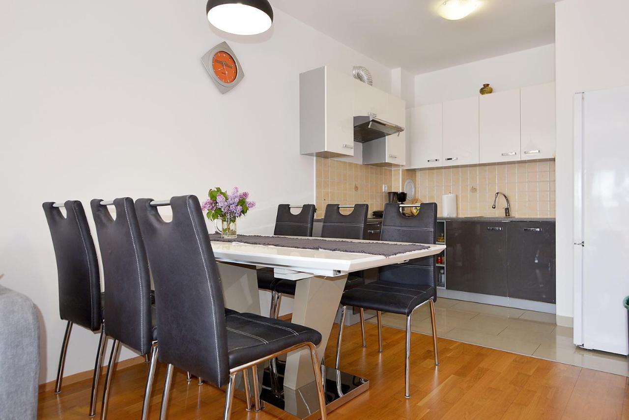 Lungo Mare Apartment With Terrace Pula Luaran gambar