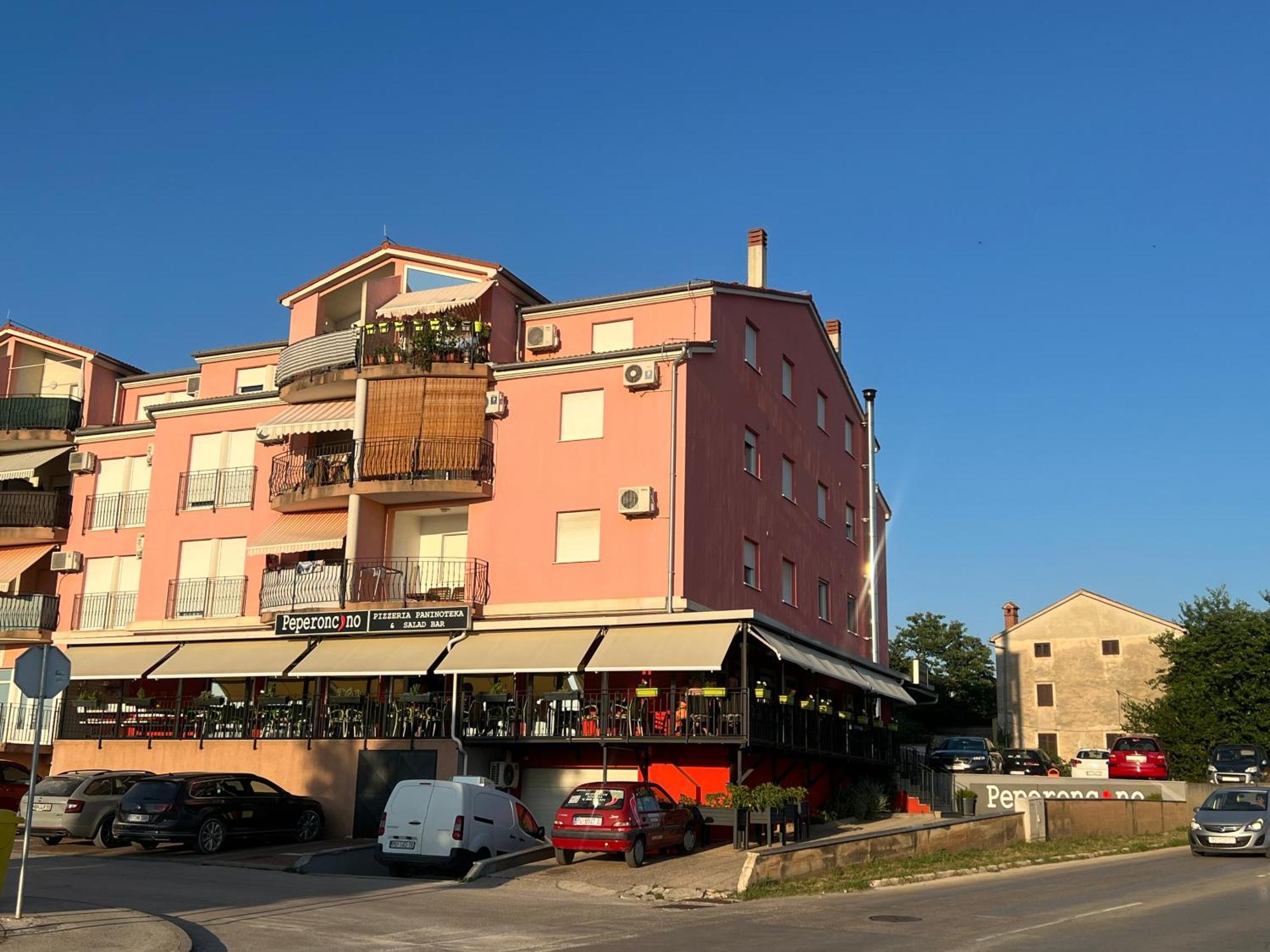 Lungo Mare Apartment With Terrace Pula Luaran gambar